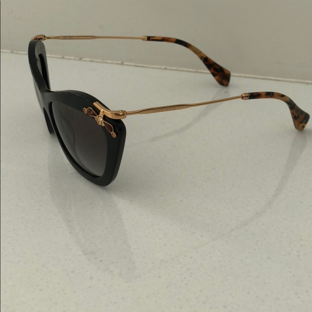 Sunglasses - image 2